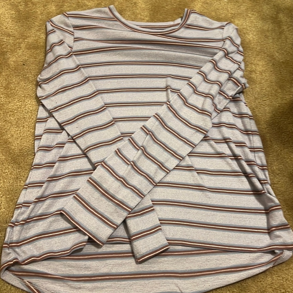 Selling this super cute American eagle sweater material long sleeve! Barely worn